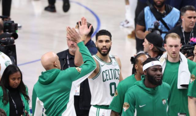 英超直播-东契奇还太嫩！绿军双探花上课：2年前输勇士获成长