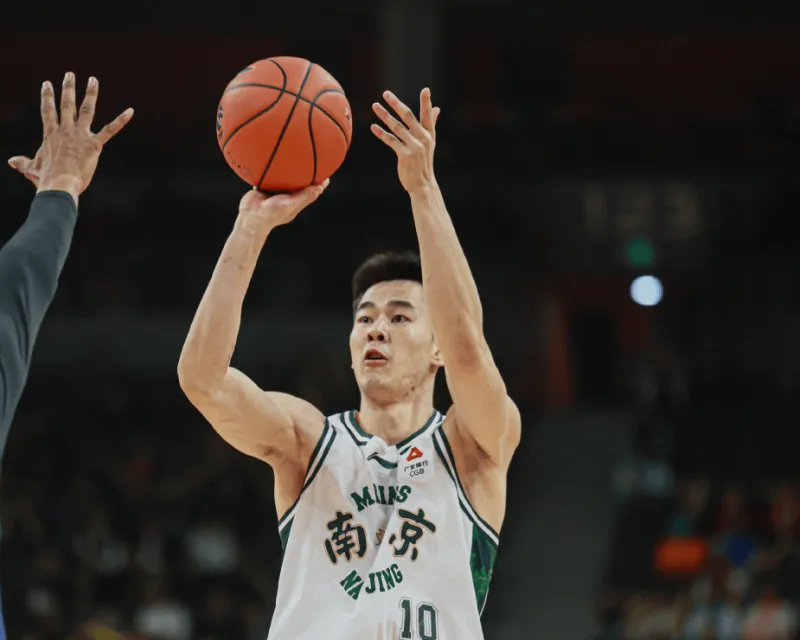 酷玩直播-郭昊文本赛季出战14场比赛，其中10场比赛得分20+