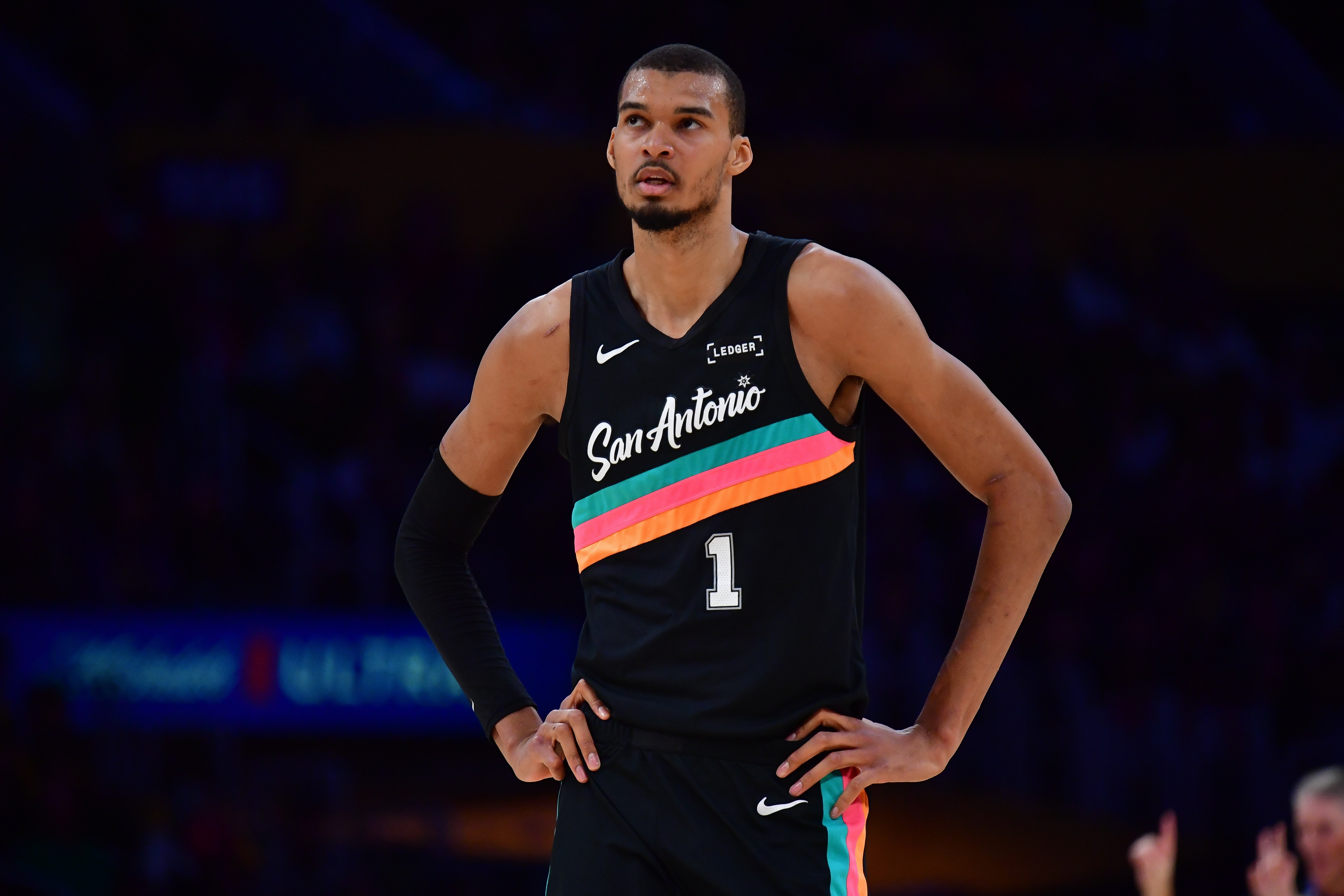 jrs直播-天勾2.0？记者：建议文班学习贾巴尔的勾手 根本没人能防得了