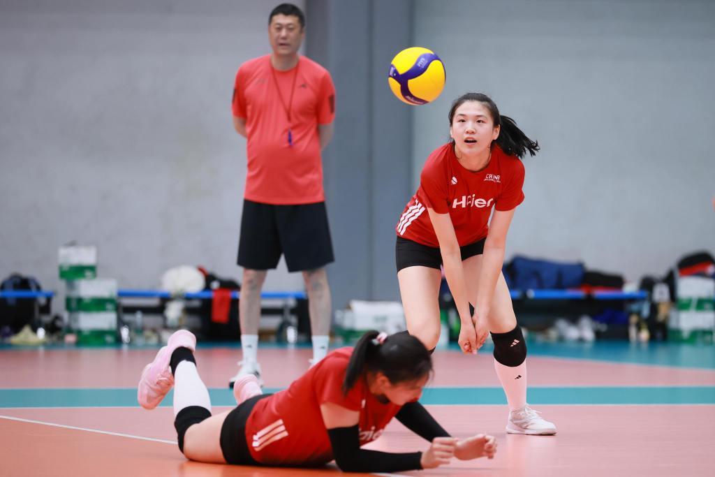 低调看直播-体坛联播｜中国女排、中国女足今日出战，U19男足遭遇失利